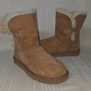 UGG BAILEY BUTTON Short Chestnut Suede Sheepskin Boots Size US 8 READ FULL DESCR